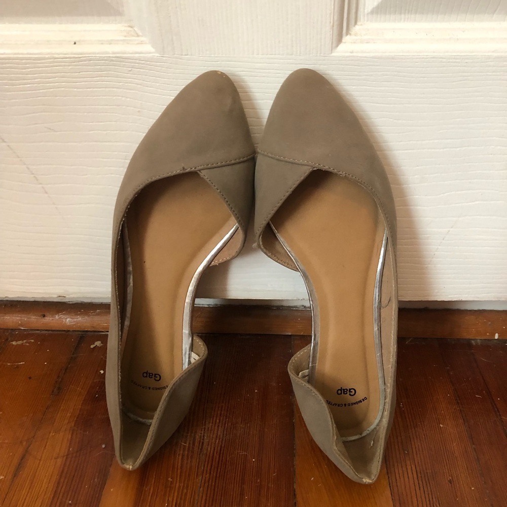Taupe Gap flats women’s size 6